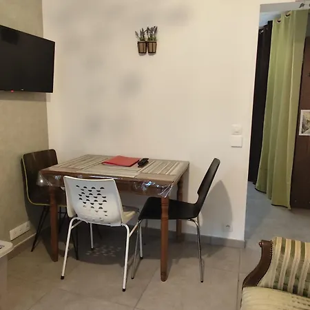 Joli Avec Cour Interieure Lägenhet