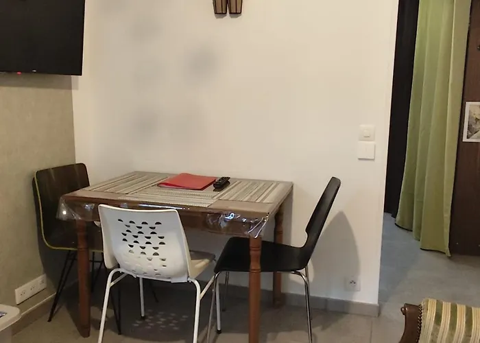 Joli Avec Cour Interieure Apartamento